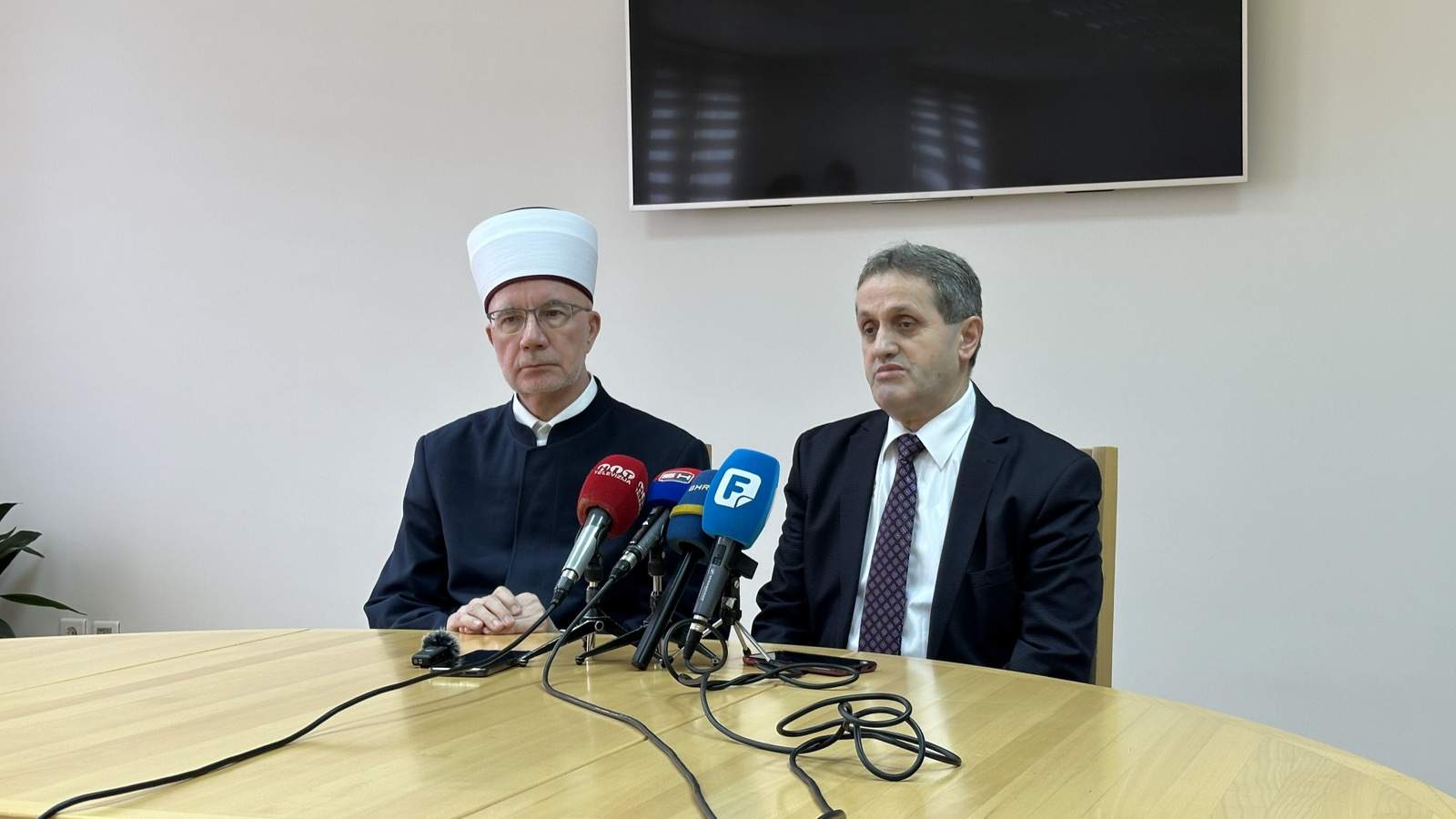 Muftija Fazlović i glavni imam Gobeljić.jpg - Zajednički i brzo ćemo obnoviti Hadži Pašinu džamiju u Brčkom